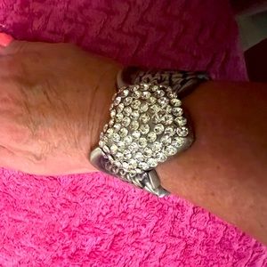 Beautiful bracelet with wings and clear crystal encrusted heart.